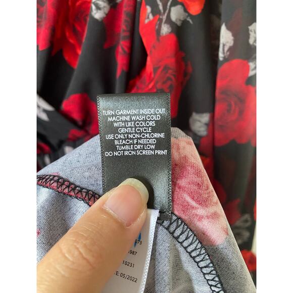 Torrid 1X Black Red Rose Floral Sheer Sleeve Peplum Blouse Romantic Whimsygoth - Picture 10 of 10